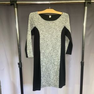 Medium Old Navy Dress; above the knee, form-fitting